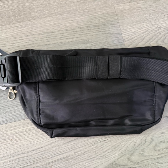 The Foldie Crossbody Fanny Pack NWT Black - Picture 7 of 12